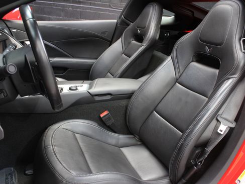 Used 2019 Chevrolet Corvette w/ 2LT w/ 2LT Preferred Equipment Group image 41