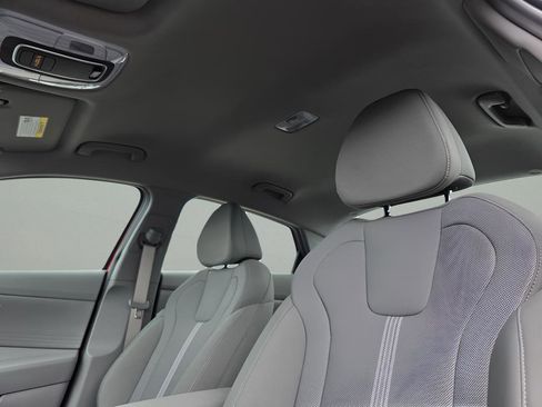 Used 2024 Hyundai Elantra SE image 19