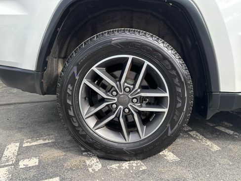 Used 2019 Jeep Grand Cherokee Limited w/ Luxury Group II AWD/4WD image 9
