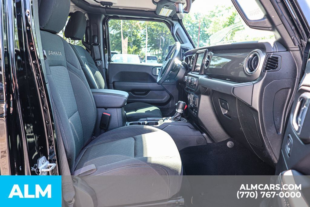 Used 2023 Jeep Wrangler Unlimited Sahara w/ Cold Weather Group AWD/4WD image 20