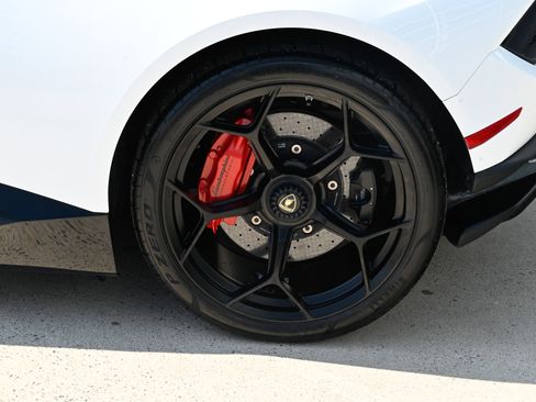 Used 2018 Lamborghini Huracan Performante image 7
