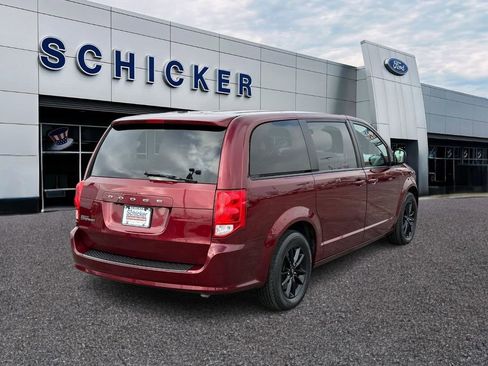 Used 2019 Dodge Grand Caravan SXT w/ Driver Convenience Group image 2
