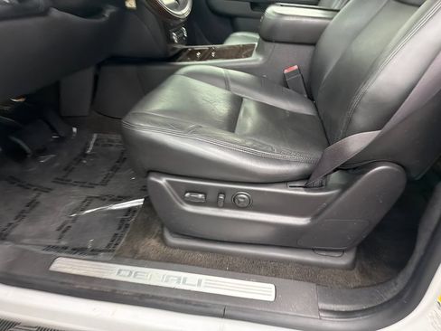 Used 2012 GMC Yukon XL Denali AWD/4WD image 10