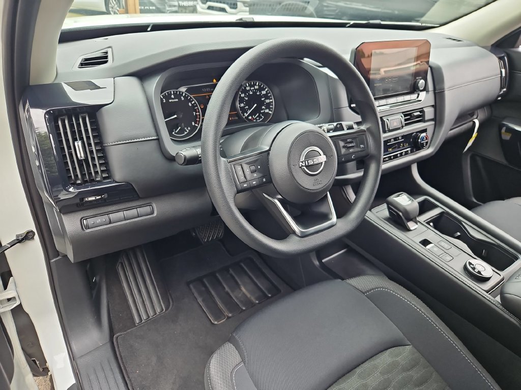Used 2025 Nissan Pathfinder S AWD/4WD image 13