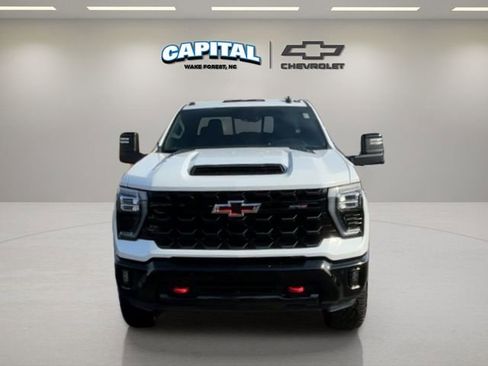 Used 2025 Chevrolet Silverado 2500 ZR2 image 8