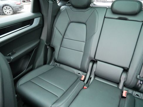 Used 2024 Porsche Cayenne image 12