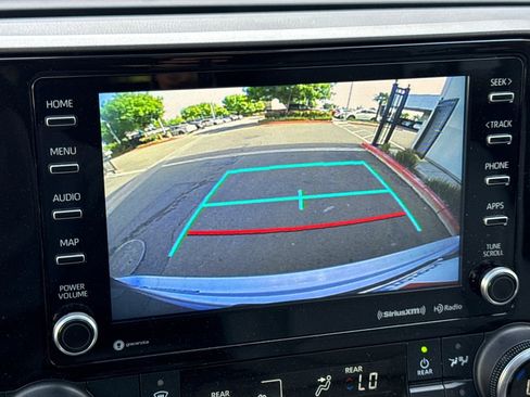 Used 2022 Toyota Highlander XLE image 29