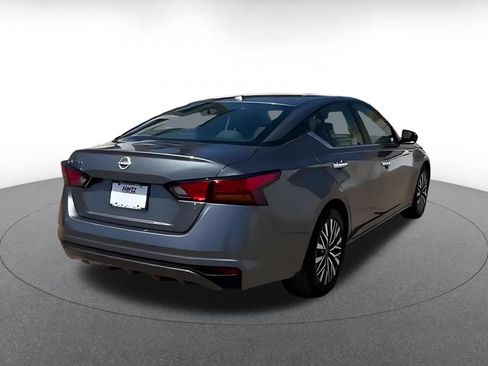 Used 2025 Nissan Altima 2.5 SV FWD image 14