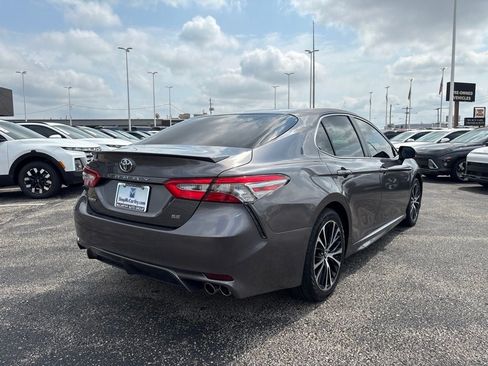 Used 2018 Toyota Camry SE FWD image 9
