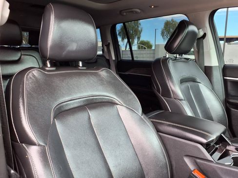 Used 2022 Jeep Grand Cherokee L Limited AWD/4WD image 12