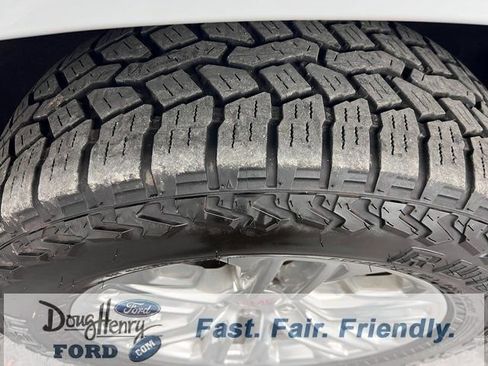 Used 2022 GMC Yukon SLT w/ SLT Premium Package image 18