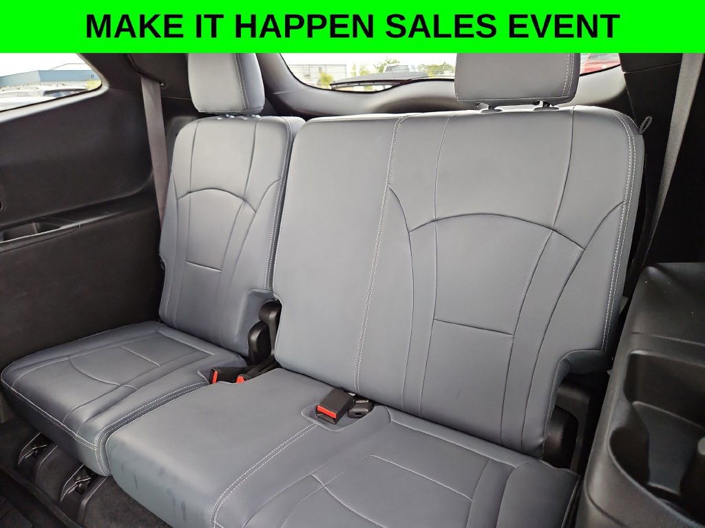 Used 2022 Buick Enclave Essence w/ Experience Buick Package FWD image 16