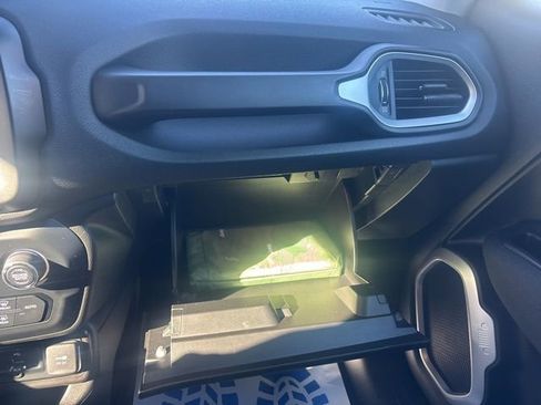 Used 2021 Jeep Renegade Sport image 14