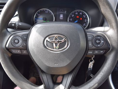 Used 2021 Toyota RAV4 LE w/ Carpet Mat Package (TMS) AWD/4WD image 10