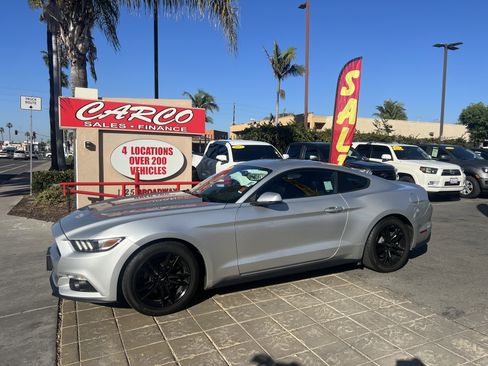 Used 2017 Ford Mustang Premium image 5