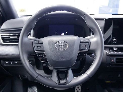 Used 2025 Toyota Camry SE image 14