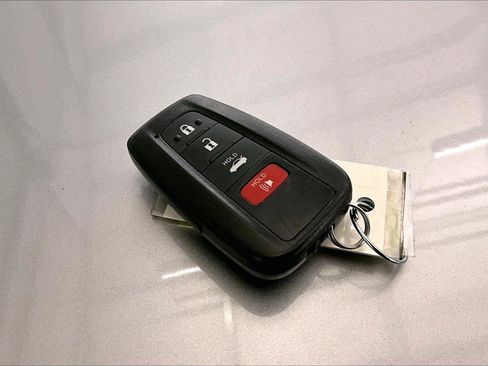 Used 2020 Toyota Camry SE w/ Convenience Package image 9