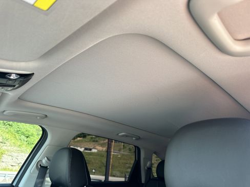 Used 2023 Kia Sorento S w/ Panoramic Sunroof Package AWD/4WD image 13