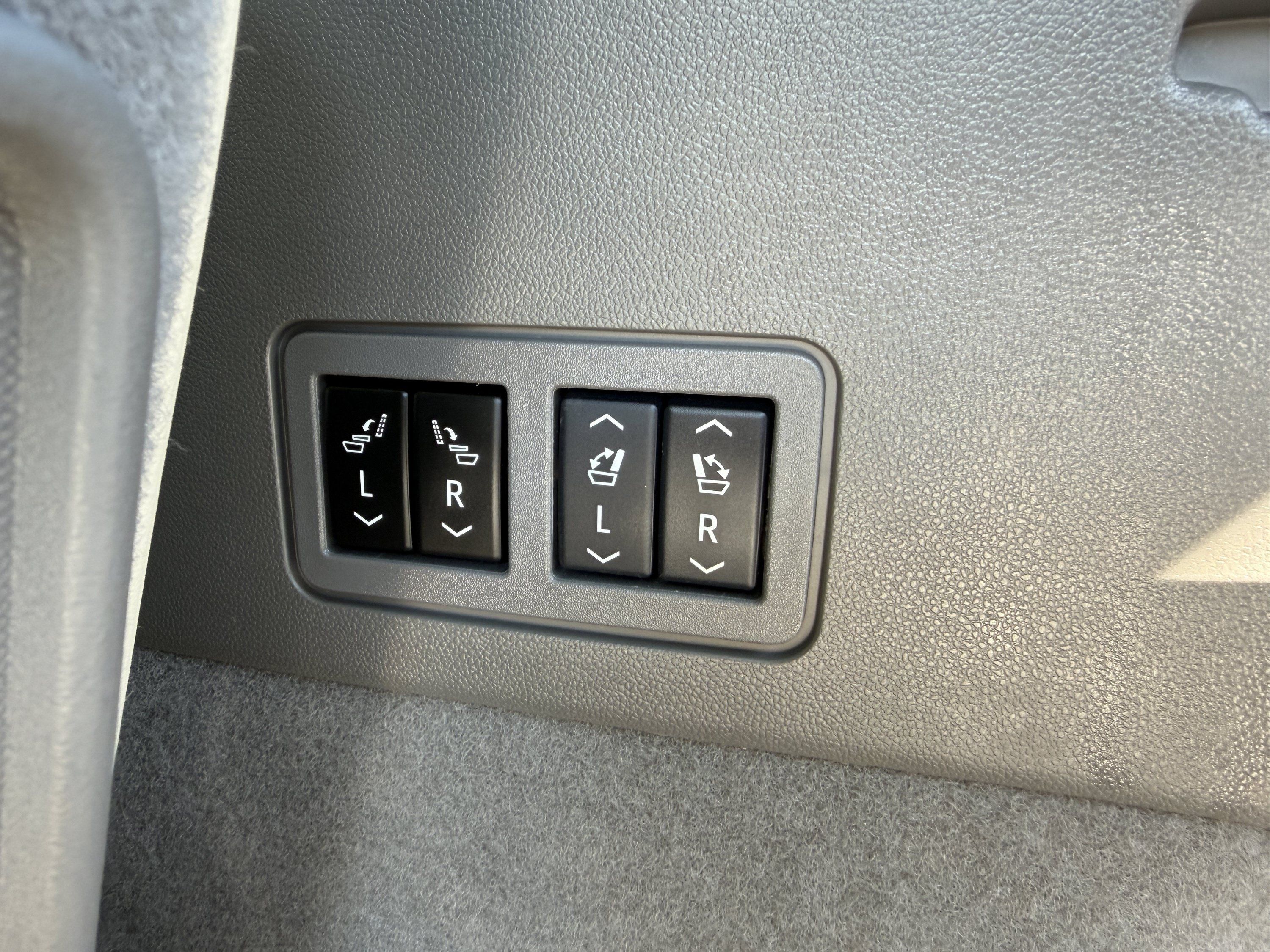 Used 2024 Cadillac XT6 Premium Luxury w/ LPO, Floor Liner Package AWD/4WD image 21