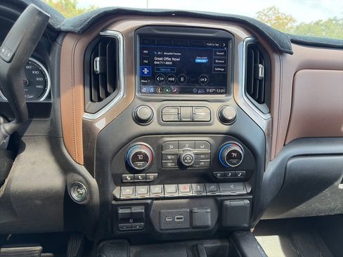 Used 2020 Chevrolet Silverado 1500 High Country w/ Technology Package image 21