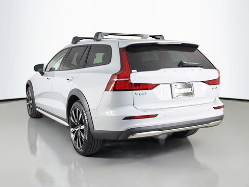 Certified 2026 Volvo V60 B5 Cross Country Ultra w/ Climate Package AWD/4WD image 5