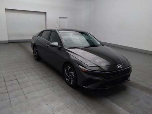 Used 2025 Hyundai Elantra SEL FWD image 13