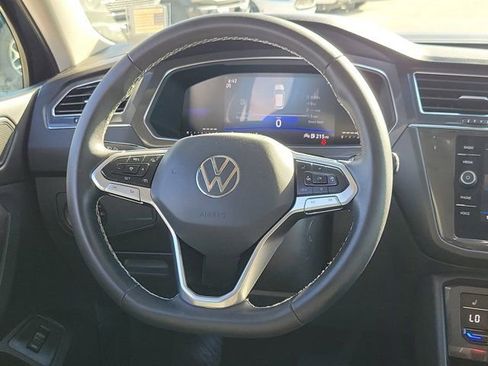 Used 2023 Volkswagen Tiguan SE image 19