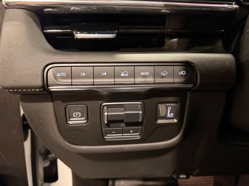 Used 2023 Cadillac Escalade Sport w/ LPO, ONYX Package AWD/4WD image 17