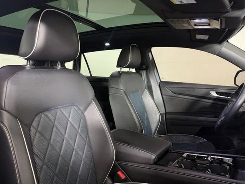 Used 2024 Volkswagen Atlas Cross Sport SEL Premium R-Line AWD/4WD image 18