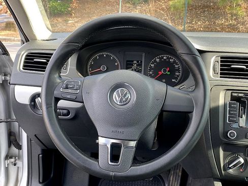 Used 2011 Volkswagen Jetta SEL image 13
