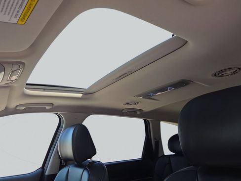 Used 2025 Kia Telluride S FWD image 28