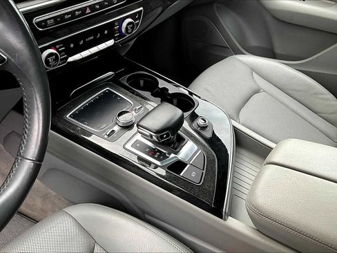 Used 2019 Audi Q7 3.0T Prestige image 15