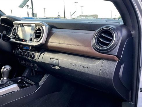 Used 2017 Toyota Tacoma Limited w/ Tow Package AWD/4WD image 21