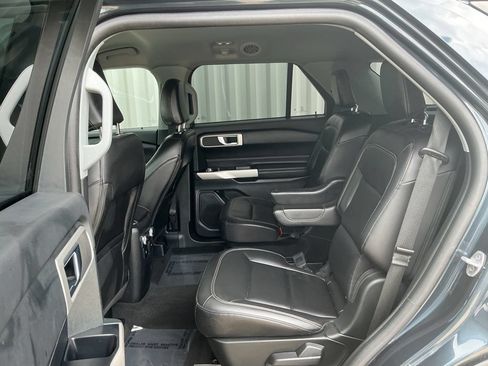 Used 2022 Ford Explorer XLT w/ Equipment Group 202A AWD/4WD image 17