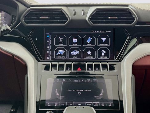 Used 2022 Lamborghini Urus image 17