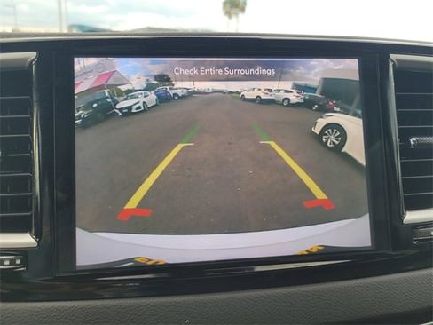 Used 2024 Chrysler Pacifica Touring-L image 21