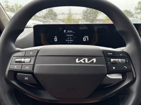 Used 2025 Kia K4 FWD image 27