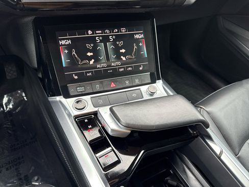Used 2022 Audi e-tron Premium w/ Convenience Plus Package image 48
