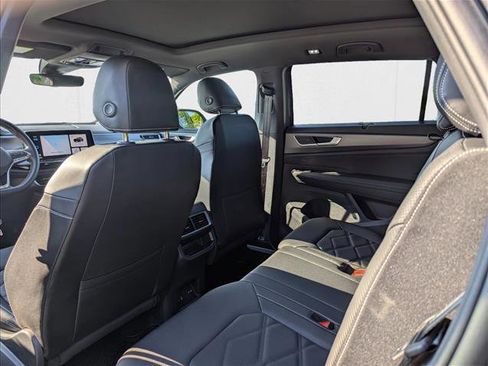 Certified 2025 Volkswagen Atlas Cross Sport SE w/ Panoramic Sunroof Package image 20