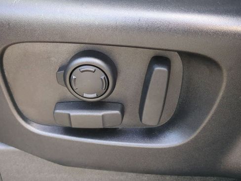 Used 2024 Land Rover Discovery Metropolitan Edition image 16