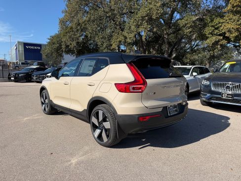 New 2026 Volvo EX40 Plus w/ Climate Package image 4