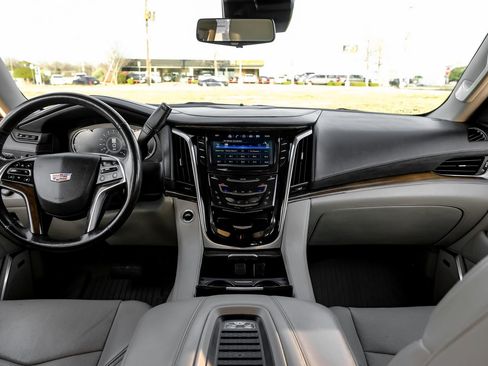 Used 2019 Cadillac Escalade ESV Premium Luxury AWD/4WD image 14