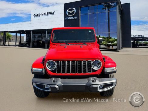 Used 2025 Jeep Wrangler Unlimited Sahara AWD/4WD image 4