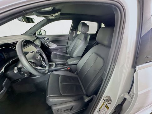 Used 2025 Audi Q3 2.0T Premium image 13