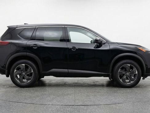 Used 2025 Nissan Rogue SV FWD image 11