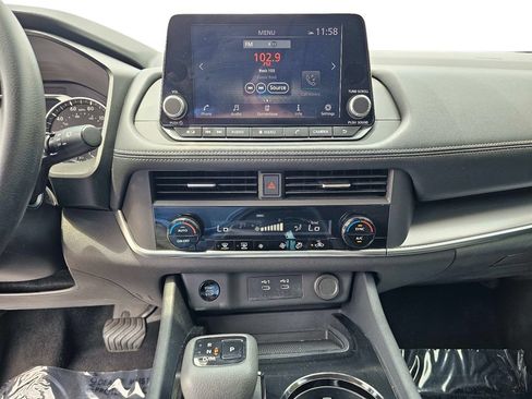 Used 2024 Nissan Rogue SV FWD image 24