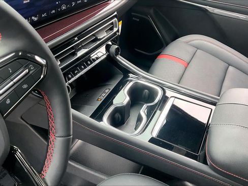 Used 2025 Chevrolet Traverse RS w/ LPO, Floor Liner Package FWD image 16