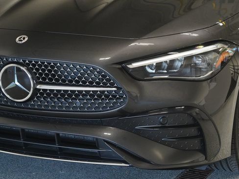 Certified 2026 Mercedes-Benz CLE 300 4MATIC Cabriolet image 9