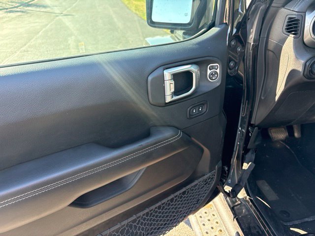 Used 2018 Jeep Wrangler Unlimited Sahara w/ Uconnect 4C Nav & Sound Group AWD/4WD image 9