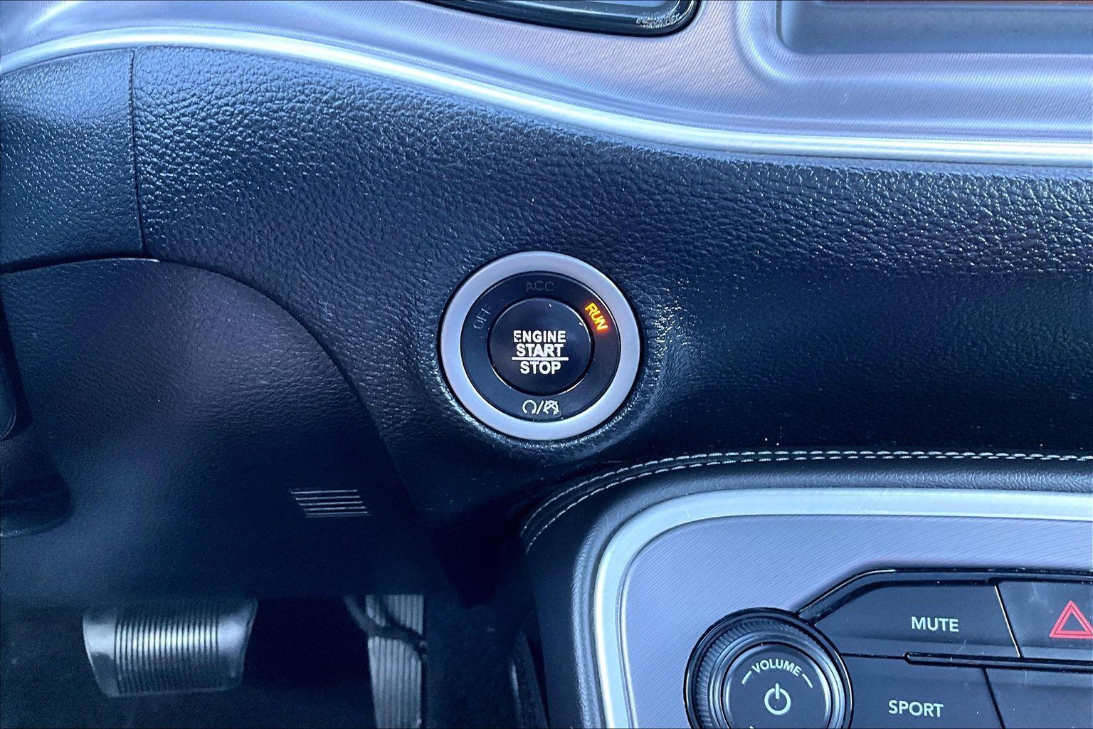 Used 2019 Dodge Challenger SXT RWD image 22
